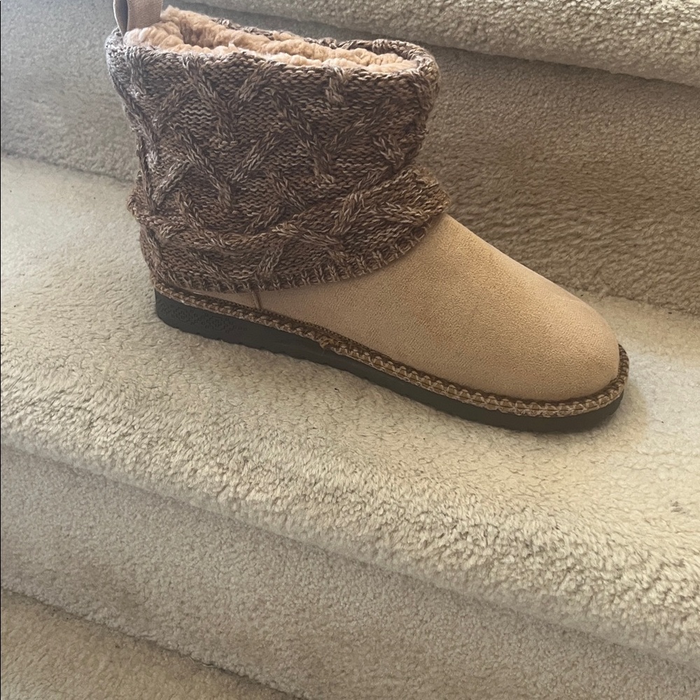 Muk Luks Tan and Brown Ankle Boots